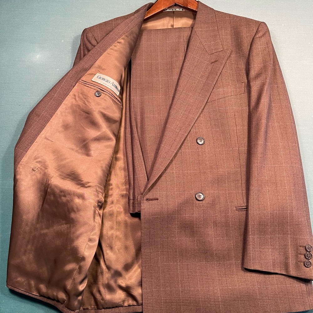 Giorgio Armani Mens Suit, Jacket size 40, Pants waist 32, Brown